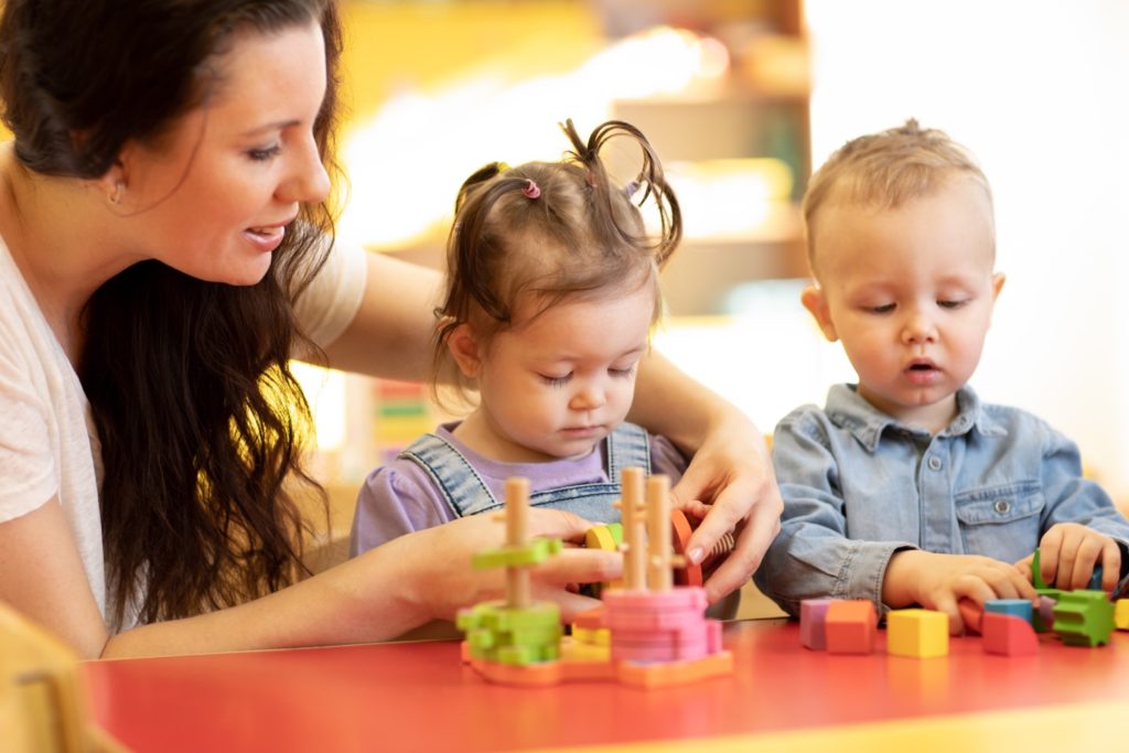 role-adulte-classe-montessori